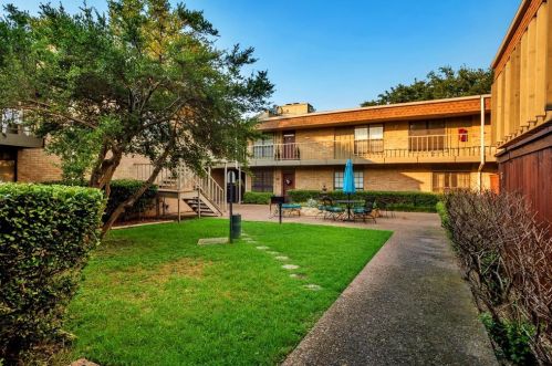 5930 Birchbrook Dr, Dallas TX 75206-4580 exterior