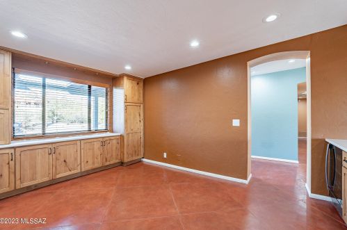 4305 Avenida Del Cazador, Tucson AZ  85718-7065 exterior