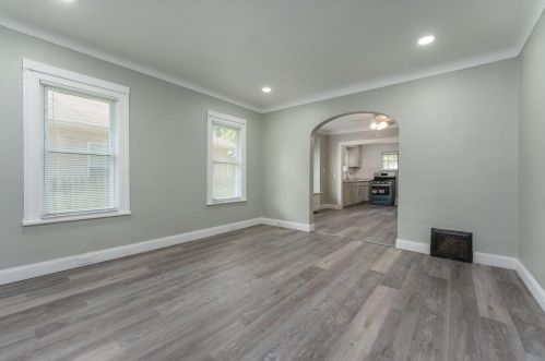 609 Dayton Ave, Kalamazoo, MI 49048-2108