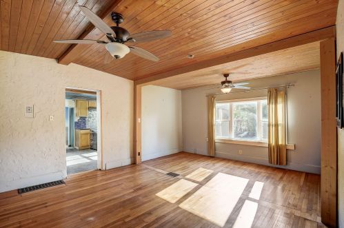 919 Land Pl, Milwaukee WI 53202-1536 exterior