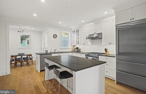 1920 35th St, Washington DC  20007-2213 exterior