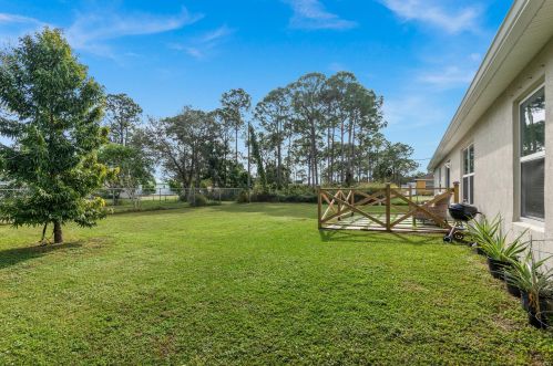 307 Camrose St, Fort Pierce FL  34983-1529 exterior