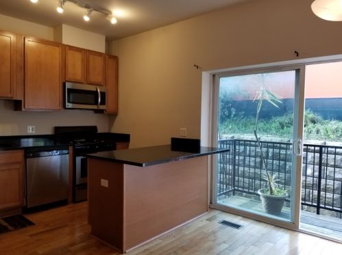 2406 32nd Pl, Chicago, IL 60608-6270