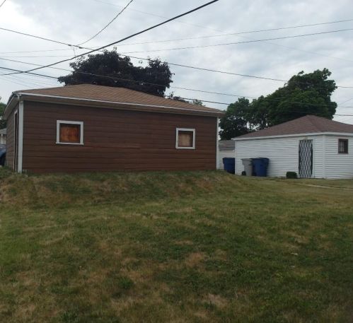 3865 60th St, Milwaukee WI  53216-2132 exterior