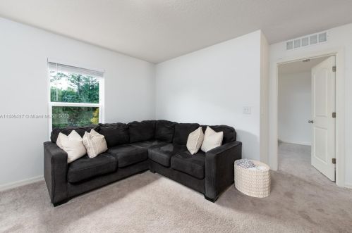 1680 Airoso Blvd, Fort Pierce FL  34984-3737 exterior