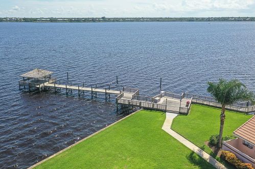 3327 La Prado Ct, Fort Pierce FL  34952-6111 exterior