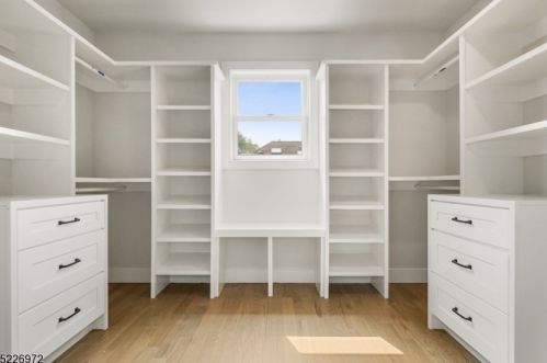 6 Warwick Cir, Springfield NJ  07081-2244 exterior