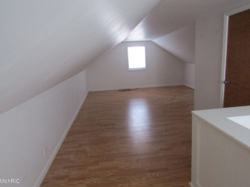 946 Quarterline Rd, Meskegon MI 49444-9705 exterior