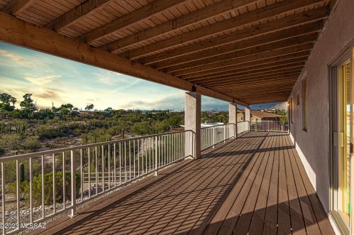 828 Cresta Loma Dr, Tucson AZ 85704-3706 exterior