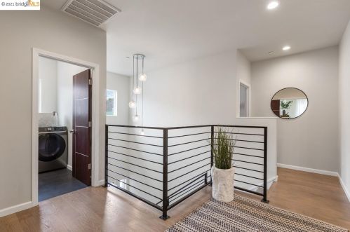 2325 8 St, Berkeley CA 94710-2311 exterior