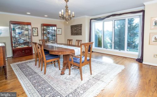 699 Longview Dr, Huntingdon Valley PA 19006-2219 exterior