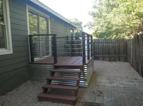 313 Blackson Ave, Austin TX 78752-2618 exterior