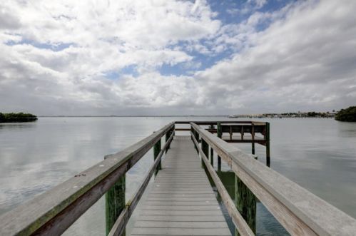 801 Ocean Dr, Fort Pierce FL 34949-3315 exterior