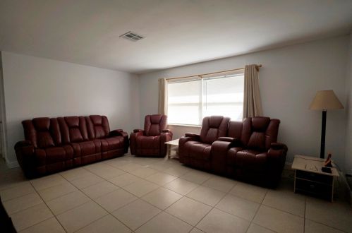 1016 Hispana Ave, Fort Pierce, FL 34982-4324