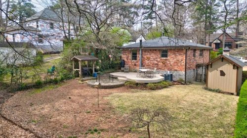 2476 Jefferson Ter, Atlanta GA  30344-2743 exterior