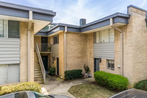 4300 Chastain Walk, Atlanta GA  30342-3361 exterior