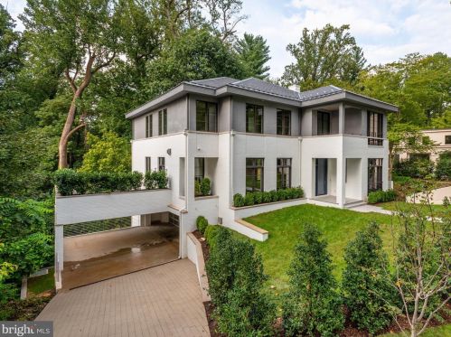 4615 Dexter St, Washington, DC 20007-1014