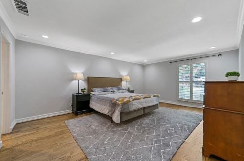 10526 Berry Knl Dr, Dallas TX 75230-4245 exterior