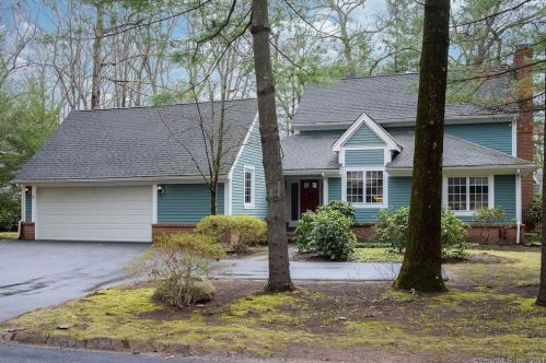 22 Chiltern St, Farmington, CT 06032-1533