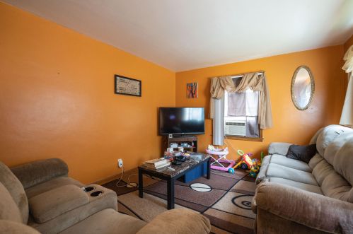 1328 Tripoli Ave, Milwaukee, WI 53207-4058