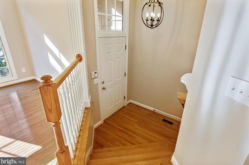 707 Hawkins Way, Alexandria VA  22314-6201 exterior