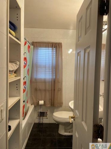 20 Suydam Ave, Edison NJ 08817-3526 exterior