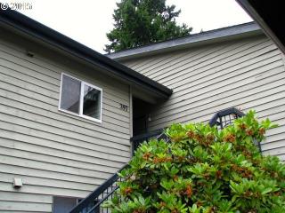 297 Country Club Rd, Eugene, OR 97401-2288