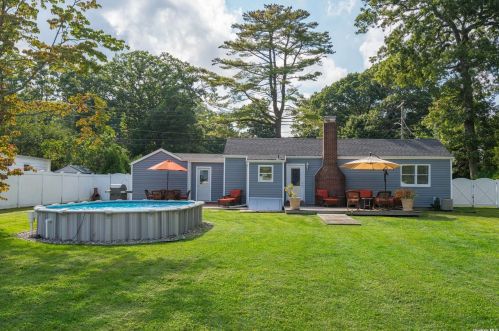 31 Harned Rd, Commack NY 11725-5104 exterior