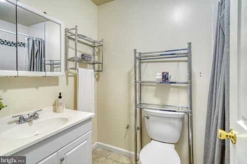 1340 18 St, Philadelphia PA 19146-4743 exterior