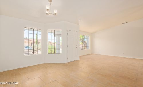 9961 Falcon Point Dr, Tucson AZ 85730-6129 exterior