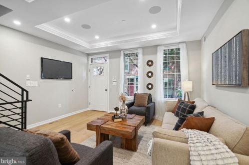 2200 Kater St, Philadelphia PA 19146-1139 exterior