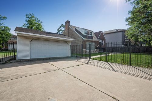 851 76 St, Chicago IL 60620-5762 exterior