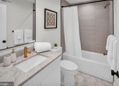 959 Marshall St, Philadelphia PA 19122 exterior