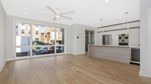 3853 Calumet Ave, Chicago, IL 60653-1706