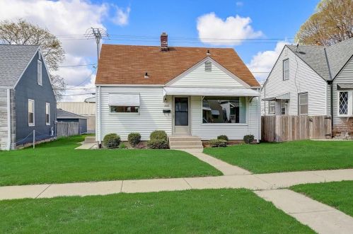 3565 20th St, Milwaukee, WI 53221-1516