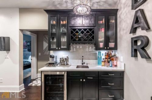 7690 Glisten Ave, Atlanta GA 30328-2498 exterior