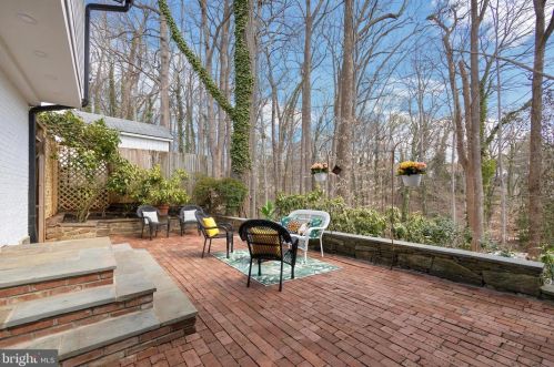 6107 Benalder Dr, Bethesda MD  20816-1007 exterior