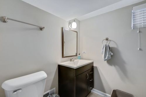 7112 Foster Ave, Chicago IL 60656-1956 exterior