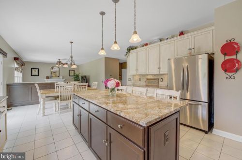 5 Cobblestone Ct, Columbus NJ 08022-1969 exterior