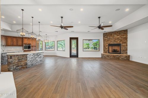 36648 27th Ave, Phoenix AZ 85086-8747 exterior