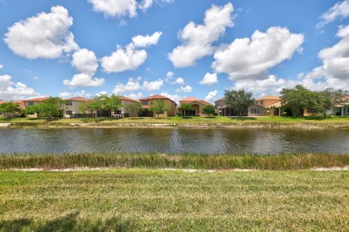 1839 Jamesport Dr, Fort Pierce FL 34953-4599 exterior