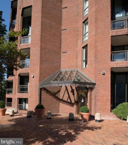 1099 22nd St, Washington DC  20037-1802 exterior