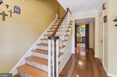 10316 Gainsborough Rd, Rockville MD 20854-4043 exterior