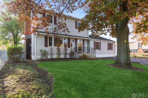 4 Barlow Rd, Edison NJ  08817-2926 exterior