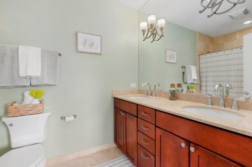 648 Oak St, Chicago IL  60610-7298 exterior