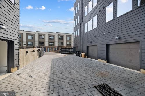 1613 2nd St, Philadelphia PA 19122 exterior