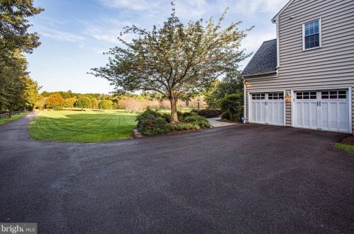 13606 Mt Prospect Dr, Rockville MD 20850-3510 exterior