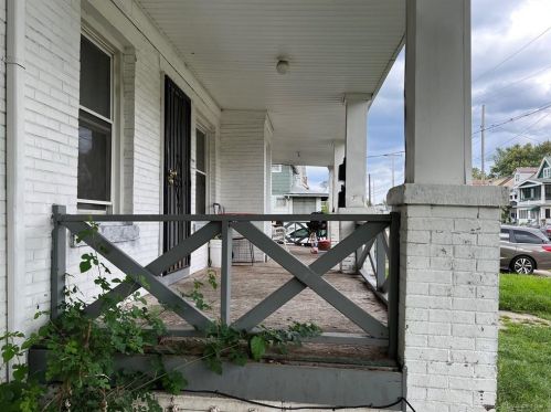 706 124 St, Cleveland OH 44108-1708 exterior