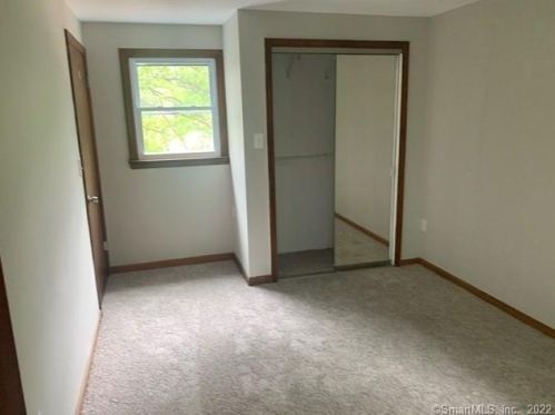 11 Colonial Dr, North Haven CT 06473-1238 exterior