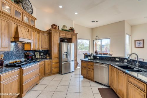 976 Josephine Saddle Pl, Green Valley AZ 85614-6302 exterior